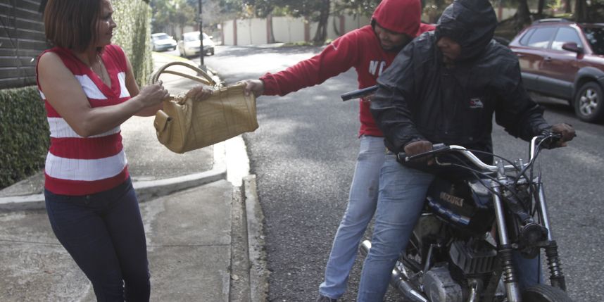 Peatones sufren más de 19 asaltos por día en San José