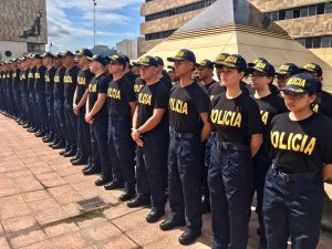 Gobierno envía a la calle 282 nuevos policías y anuncia mil más para 2018