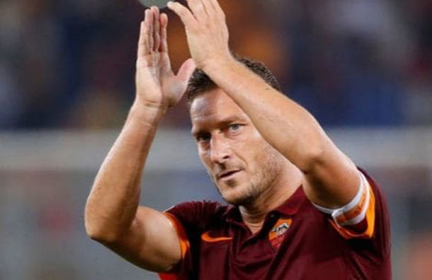 La bandera más inesperada por el retiro de Francesco Totti