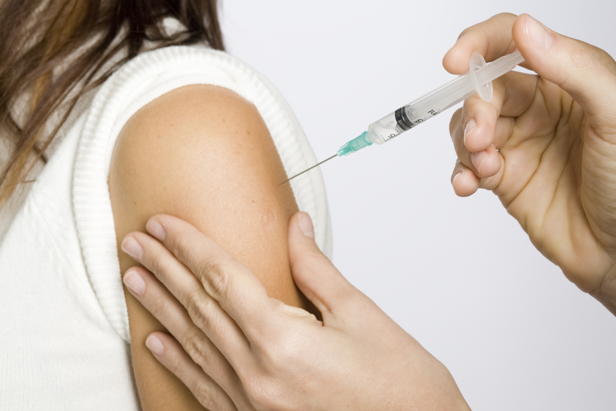 CCSS y Salud afinan detalles para introducir vacuna contra virus del Papiloma Humano en esquema público