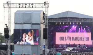 Ariana Grande volvió a escenarios de Manchester tras atentados en recital a beneficio de las víctimas