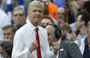 A pesar del enojo de los aficionados, Arsène Wenger seguirá en el Arsenal