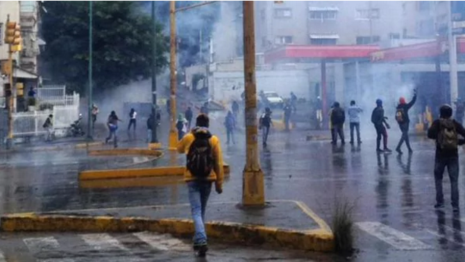 El régimen militar de Nicolás Maduro reprimió a los manifestantes opositores en el Trancazo