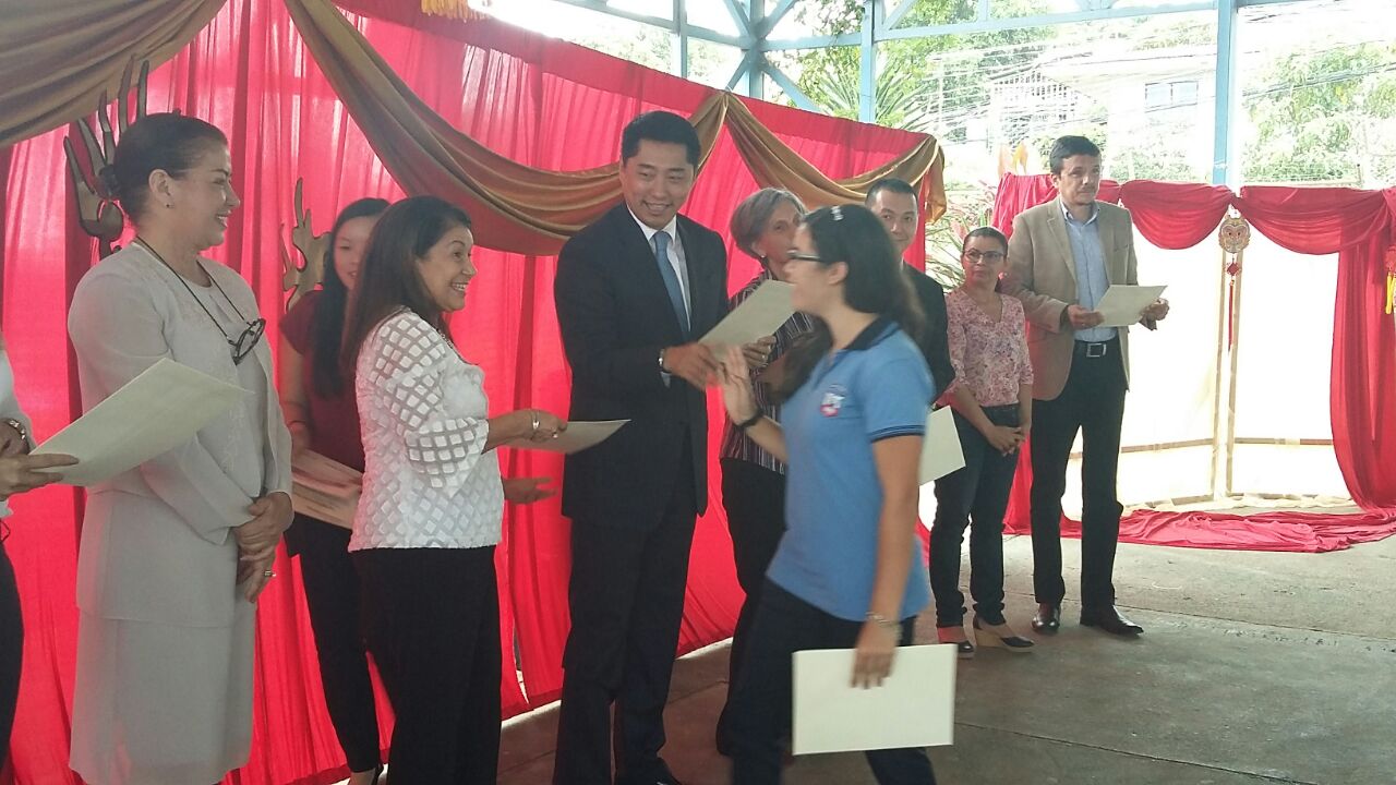 MEP reconoce certificación internacional en mandarín a 250 alumnos ticos