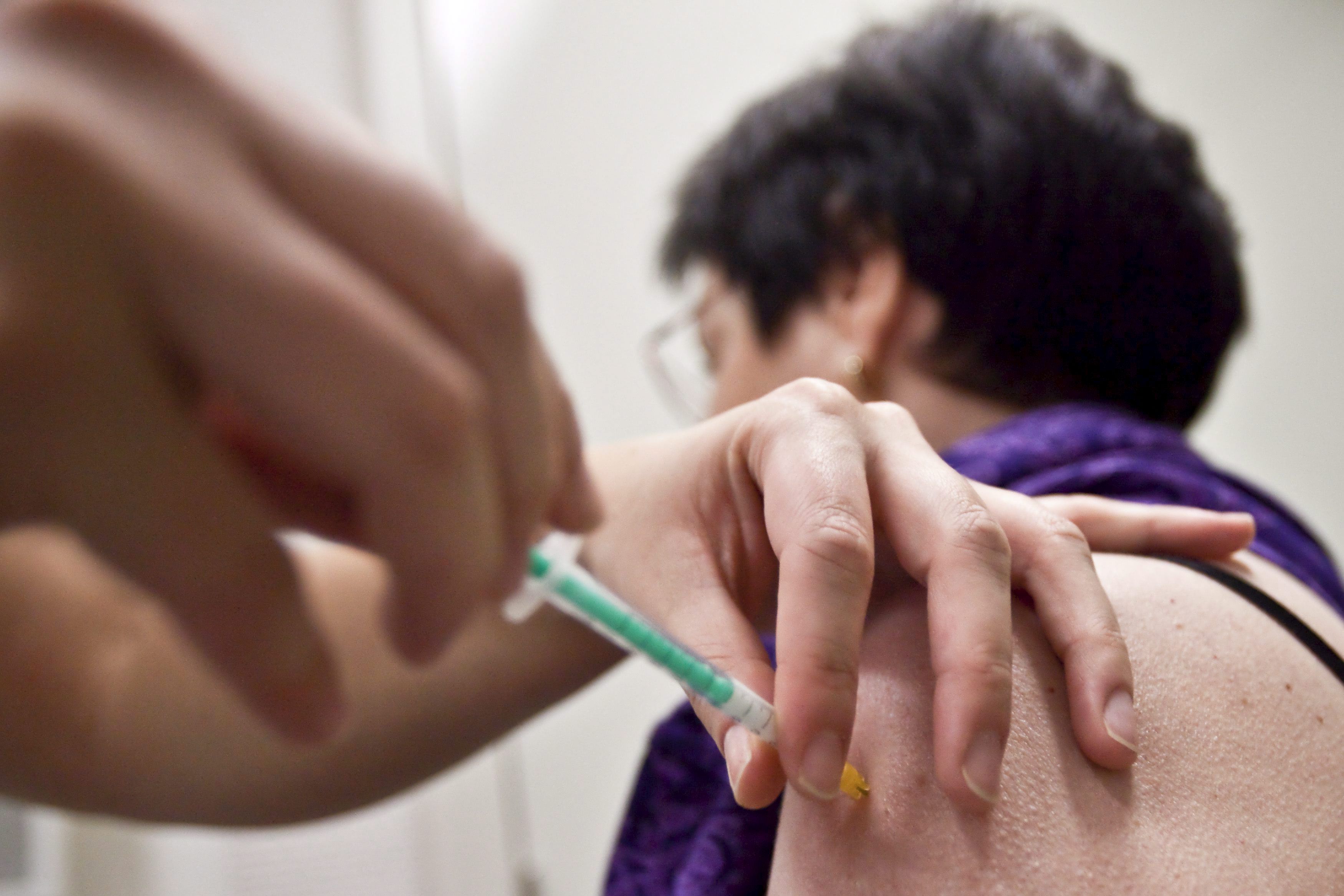 CCSS amplia grupo de personas con obesidad en vacunación contra la influenza