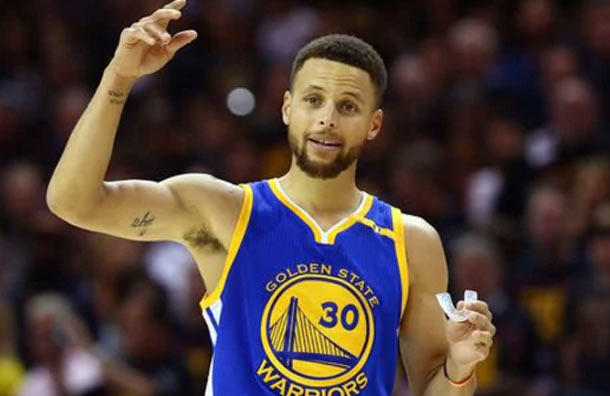 El extraño gesto de Stephen Curry en la final de NBA que intriga a los aficionados