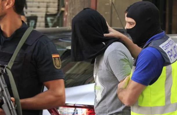 Detuvieron a tres yihadistas marroquíes en Madrid con manuales de fabricación de bombas en su poder
