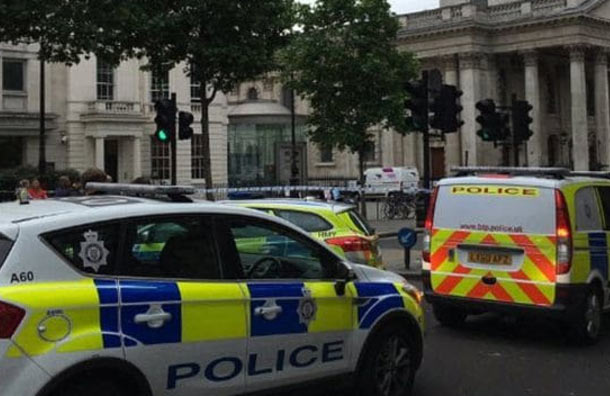 Evacuaron la plaza Trafalgar en Londres por un paquete sospechoso