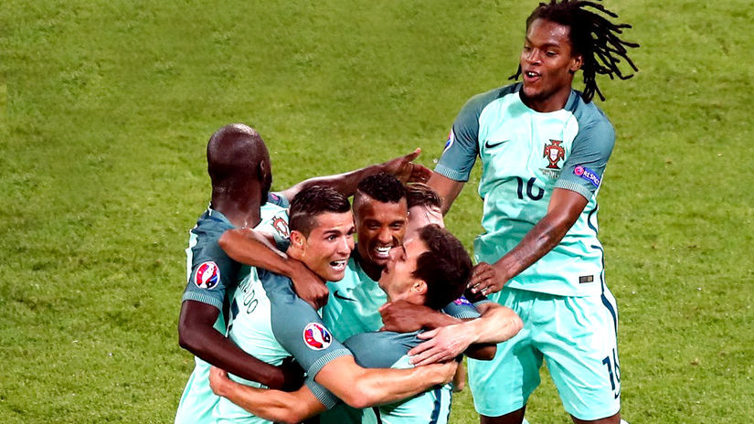 Portugal venció 3-0 a Letonia con doblete de Cristiano