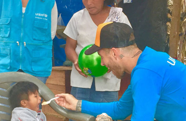 El emotivo gesto de Sergio Ramos con un niño peruano que padece desnutrición aguda