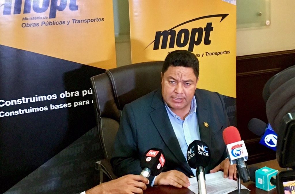 Gobierno suma nueva baja. Carlos Villalta renuncia al MOPT tras denuncia de violencia doméstica