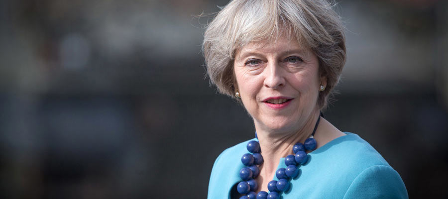 Theresa May, tras reunirse con Isabel II: «Formaré un gobierno para llevar a cabo el Brexit»