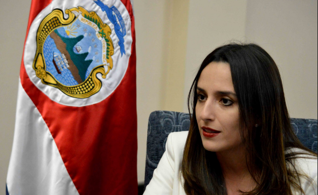 Natalia Díaz consultará con seguidores darle apoyo a Otto Guevara