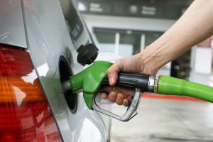 Gasolina súper bajará ¢9 y regular ¢5 por litro