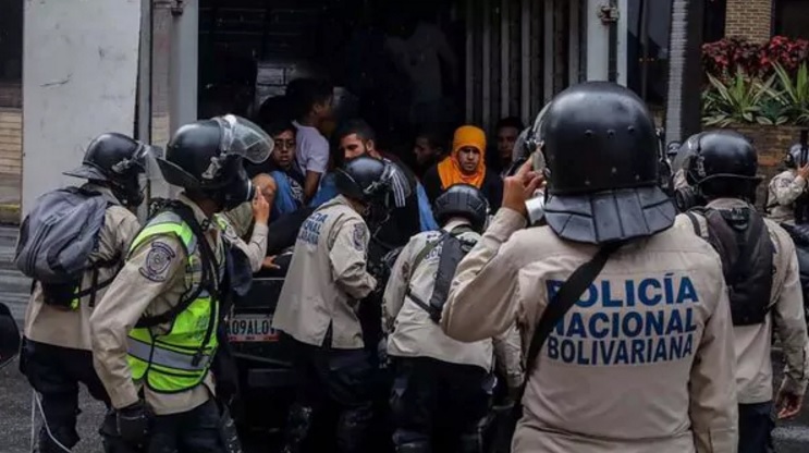 Fiscalía de Venezuela no imputó a estudiantes detenidos en El Rosal y exigió su liberación
