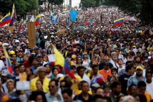 Venezolanos cumplen tres meses de protestas con otra marcha contra régimen de Maduro