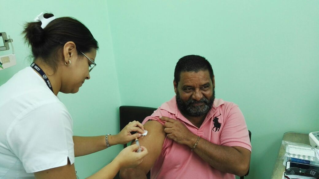 CCSS buscará vacunar contra la influenza a 249 mil personas en cinco días