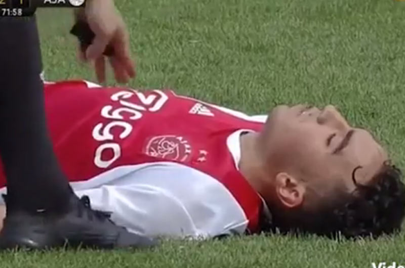 Futbolista que colapsó en pleno partido sufre «daño cerebral irreversible»