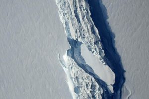 Se desprendió un gigantesco iceberg de la Antártida