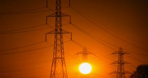 Falla en sistema eléctrico panameño dejó sin luz a 1,4 millones de hogares y comercios ticos
