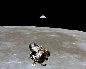 Un grupo de científicos encontró nuevas evidencias de agua en la Luna