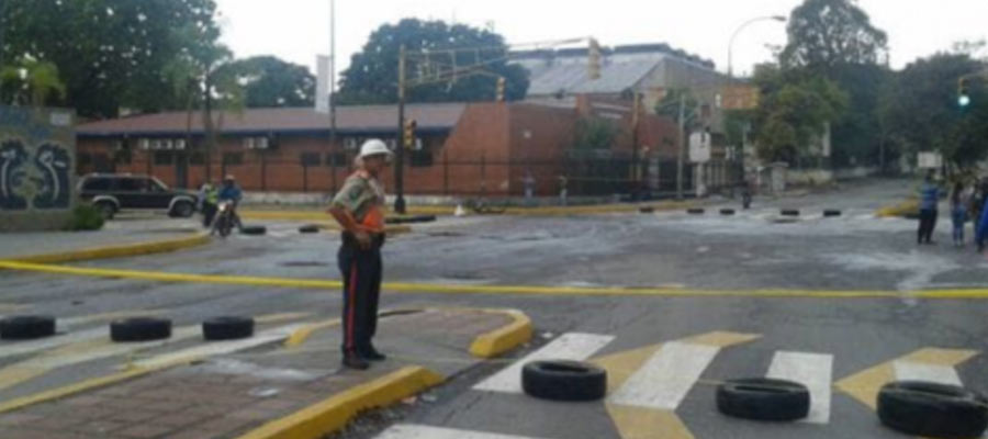 Comenzó la huelga general en Venezuela: calles cortadas, barricadas y fuerte acatamiento