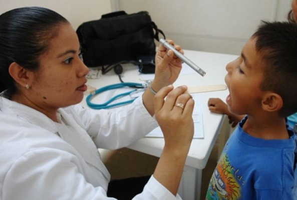Caja evalúa extender por una semana atención a niños en clínicas metropolitanas