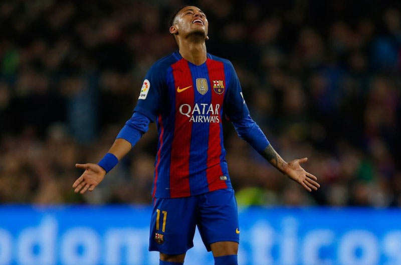 Neymar rompió el silencio tras los rumores que lo vinculan con el Paris Saint Germain