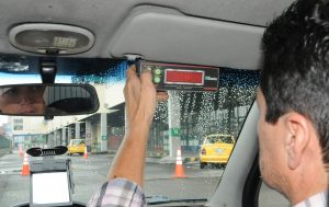 Gobierno prevé que en diciembre taxistas cuenten con “marías” audibles