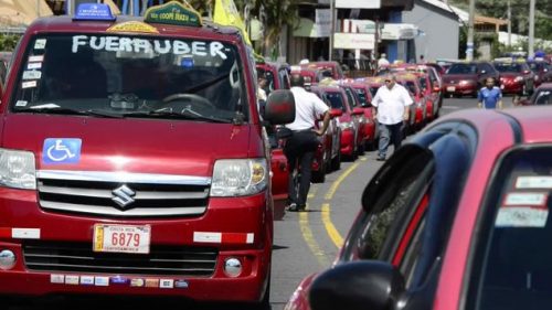 Gobierno advierte que no tolerará casos de violencia entre taxistas y choferes UBER