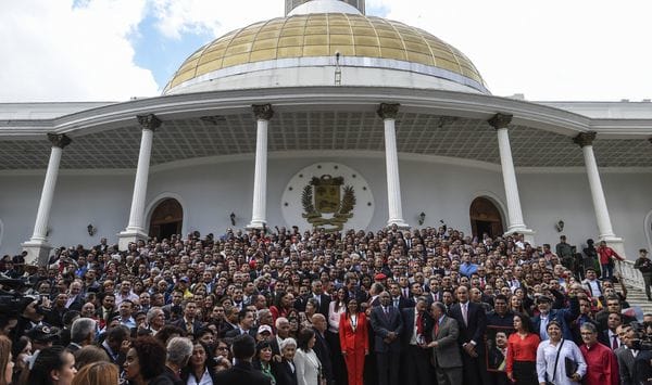 Régimen de Nicolás Maduro cedió en su intento de ocupar el Palacio Legislativo