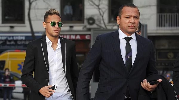 Neymar contesta al reclamo del Barcelona cobrando 30 millones de euros