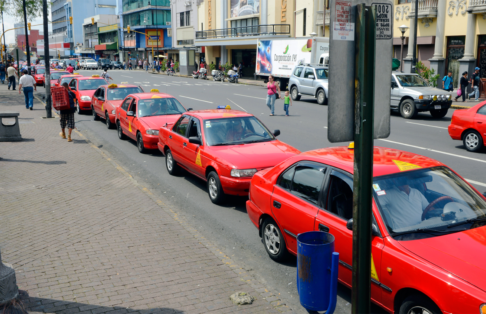 Taxistas confían en nuevas estrategias del Tránsito para erradicar servicio de UBER