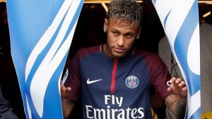 Clima hostil para Neymar en Francia: piden que lo lesionen en su debut