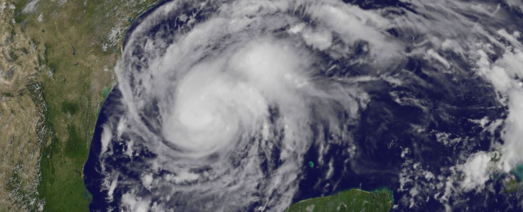 Harvey se enfila hacia Texas como huracán categoría 2
