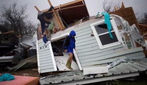Esperan 30.000 refugiados por el huracán Harvey y declararon el estado de emergencia en Louisiana