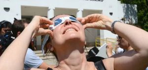 Advierten de falsos filtros solares para ver eclipse parcial de sol
