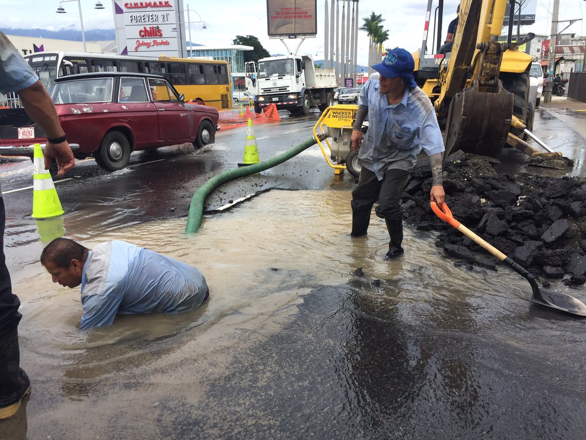 Fuga deja sin agua a 120 mil personas en barrios de San José