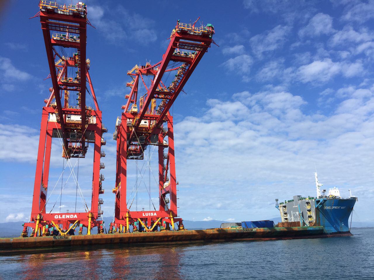 Nuevas grúas en Puerto de Moín acelerarán cuatro horas tiempo de carga y descarga de buques