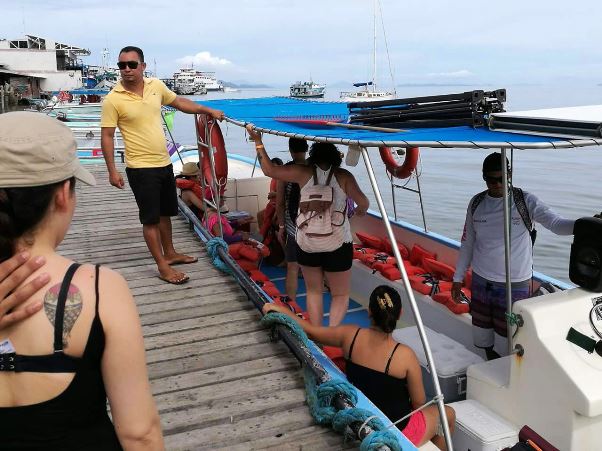Vecinos de Paquera instalan servicios de lancha ante ausencia de ferry
