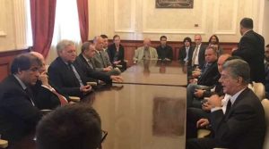 Con presencia de 12 embajadores, Parlamento venezolano realiza sesión contra usurpación de sus funciones
