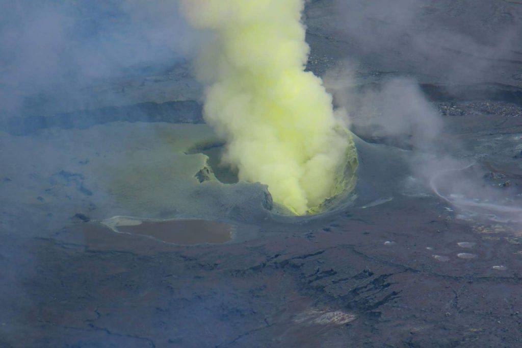 Se intensifican emanaciones de azufre en Volcán Poas