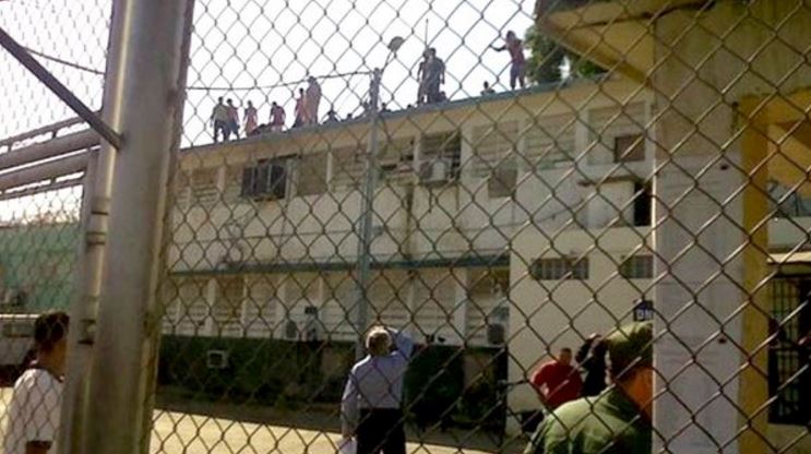 Motín en una cárcel del sur de Venezuela deja al menos 35 muertos