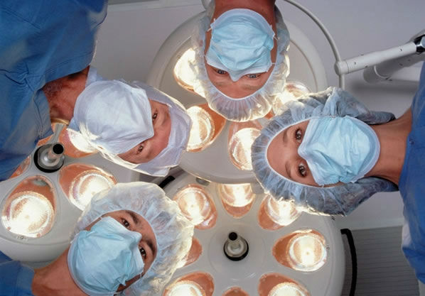 UCIMED denuncia irregularidades en la CCSS en contratación de 25 médicos extranjeros