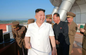 Donald Trump pide a Corea del Norte «que guarde la compostura o estará en problemas como pocas naciones lo han estado»