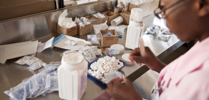 CCSS distribuirá 40.500 tabletas para pacientes con VIH enviadas por República Dominicana