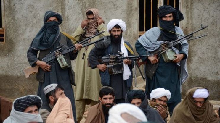 Talibanes y el Estado Islámico unieron fuerzas en Afganistán para masacrar a 50 civiles chiitas