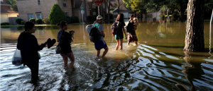 Retrocede el agua en Houston y aumentan la cifra de muertos