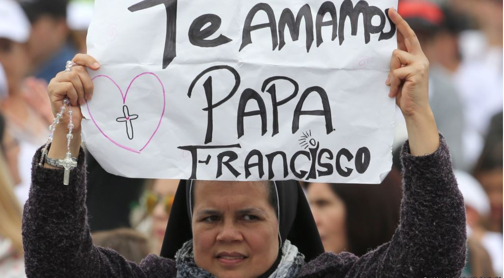 Una Iglesia abierta para todos, pidió el papa Francisco en Medellín