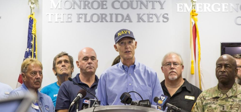 Gobernador de Florida urge a cumplir órdenes de evacuación